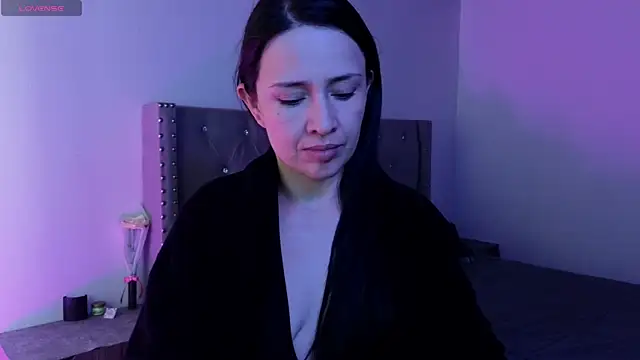 cristal hilton 10 online show from 11/28/25, 07:11