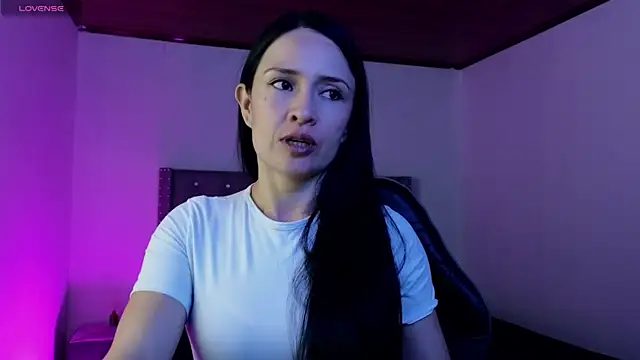 cristal hilton 10 online show from 12/14/25, 05:46