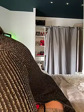 lynagreen01 online show from 02/20/25, 12:04