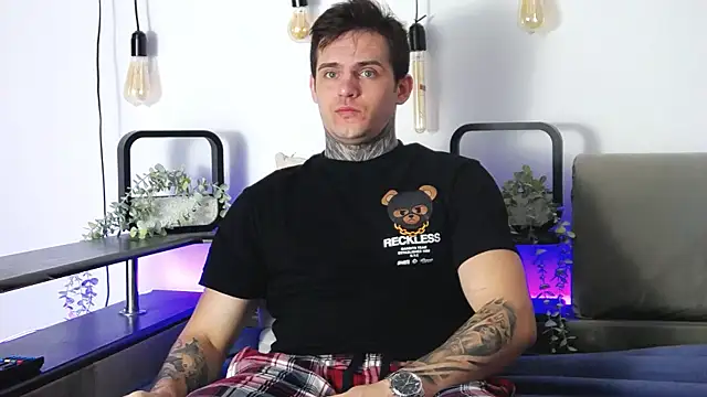 Snapshot of CarterCole chatting on 02/03/25, 07:40 CarterCole online show from 02/03/25, 07:40