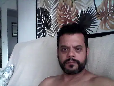 Snapshot of HornyBeachBoyBR chatting on 03/05/26, 01:40 HornyBeachBoyBR online show from 03/05/26, 01:40