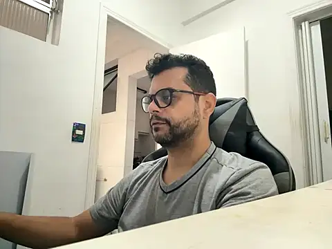 Snapshot of HornyBeachBoyBR chatting on 06/12/26, 12:59 HornyBeachBoyBR online show from 06/12/26, 12:59