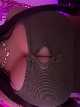 Snapshot of izanmiller2001 chatting on 02/22/26, 11:14 izanmiller2001 online show from 02/22/26, 11:14