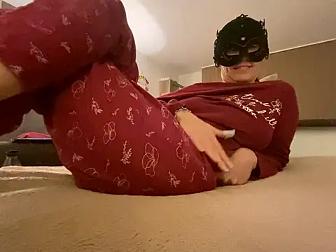 Marilou1983 online show from 03/13/25, 09:37