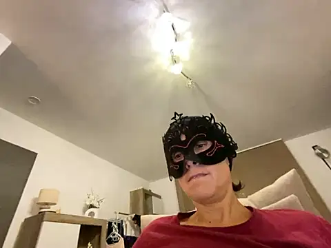 Marilou1983 online show from 09/28/25, 08:25