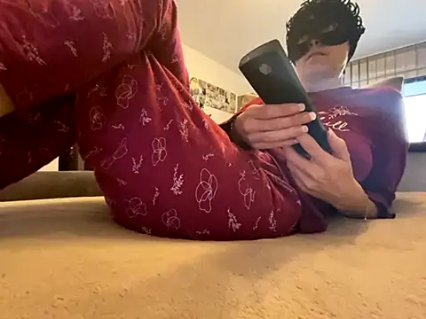 Snapshot of Marilou1983 chatting on 12/19/25, 08:43 Marilou1983 online show from 12/19/25, 08:43