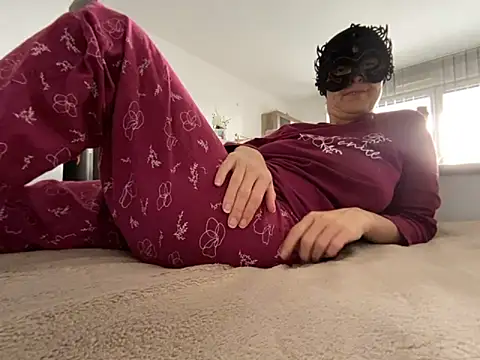 Snapshot of Marilou1983 chatting on 03/22/26, 12:30 Marilou1983 online show from 03/22/26, 12:30