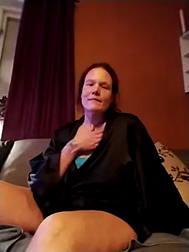 Snapshot of Milfen_7 chatting on 10/24/25, 06:15 Milfen 7 online show from 10/24/25, 06:15