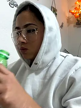 Snapshot of Sweet__Nurse1 chatting on 11/29/25, 04:32 Sweet Nurse1 online show from 11/29/25, 04:32