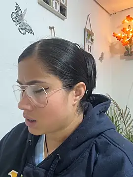 Snapshot of Sweet__Nurse1 chatting on 11/30/25, 11:25 Sweet Nurse1 online show from 11/30/25, 11:25