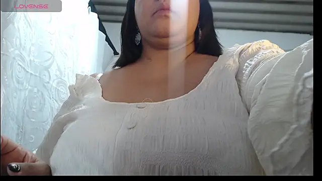 Snapshot of mia_donatto369 chatting on 11/07/25, 12:10 mia donatto369 online show from 11/07/25, 12:10