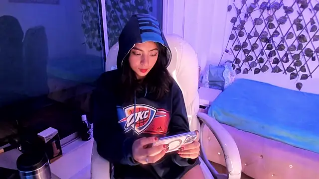 Snapshot of Vic_beckeer chatting on 02/13/25, 07:45 Vic beckeer online show from 02/13/25, 07:45