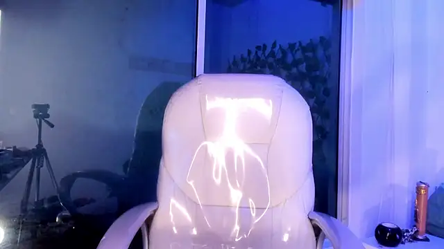 Snapshot of Vic_beckeer chatting on 02/17/25, 05:25 Vic beckeer online show from 02/17/25, 05:25