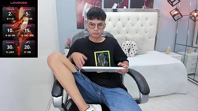 Snapshot of Noha_scott chatting on 03/05/26, 11:01 Noha scott online show from 03/05/26, 11:01