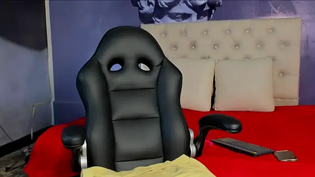 Snapshot of lola_red95 chatting on 02/15/25, 07:39 lola red95 online show from 02/15/25, 07:39