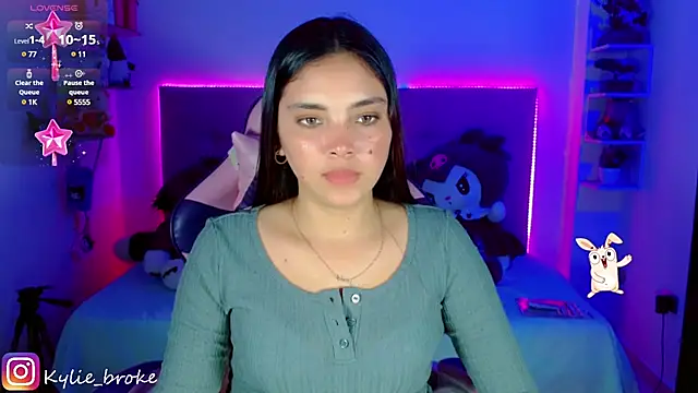 Snapshot of Kylie_brokee chatting on 02/13/25, 10:11 Kylie brokee online show from 02/13/25, 10:11