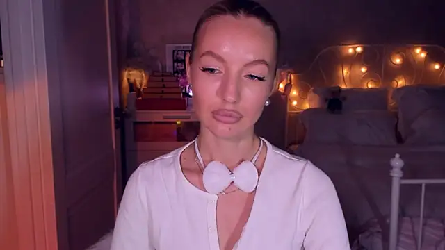 Snapshot of aestetick chatting on 04/05/26, 12:35 aestetick online show from 04/05/26, 12:35