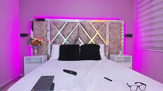 AmmyJones  online show from 12/30/24, 07:32