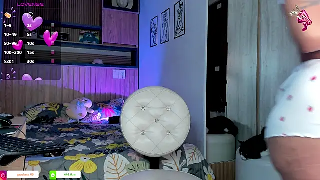 Snapshot of alessandroo013 chatting on 02/14/26, 12:02 alessandroo013 online show from 02/14/26, 12:02