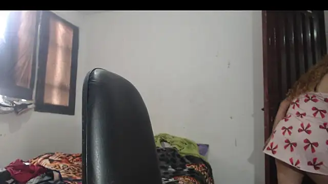 Snapshot of BustyAmanda chatting on 04/15/26, 01:29 BustyAmanda online show from 04/15/26, 01:29