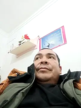 Snapshot of caballoteybruto chatting on 12/20/25, 06:04 caballoteybruto online show from 12/20/25, 06:04