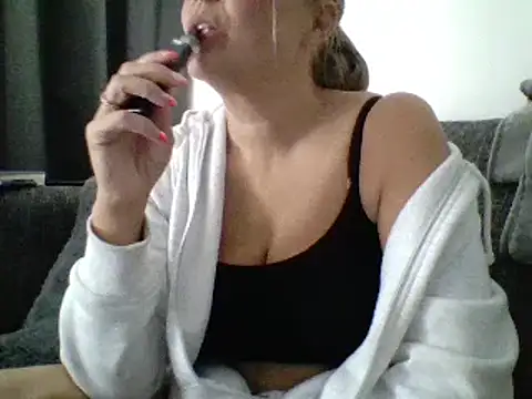 scrummymummy2 online show from 09/23/25, 12:08