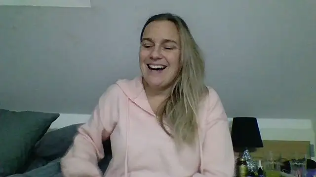 Snapshot of scrummymummy2 chatting on 01/08/26, 10:01 scrummymummy2 online show from 01/08/26, 10:01