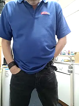 Snapshot of JulianJ50 chatting on 11/26/25, 08:15 JulianJ50 online show from 11/26/25, 08:15