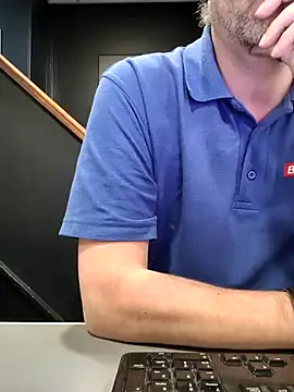 Snapshot of JulianJ50 chatting on 12/05/25, 08:49 JulianJ50 online show from 12/05/25, 08:49