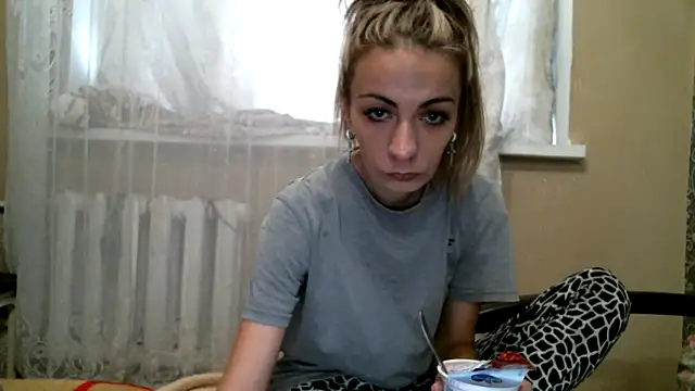 Snapshot of DennisXCaroll chatting on 12/15/24, 11:23 DennisXCaroll online show from 12/15/24, 11:23