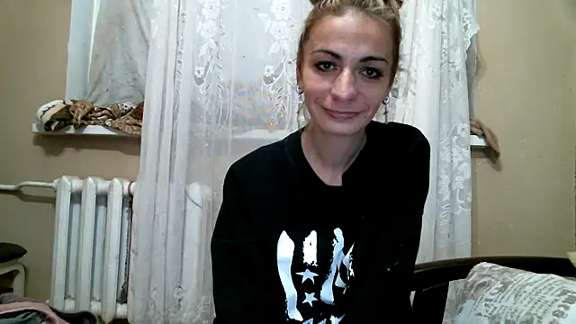 Snapshot of DennisXCaroll chatting on 12/15/24, 02:27 DennisXCaroll online show from 12/15/24, 02:27