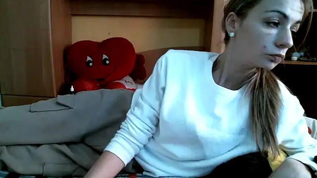 Snapshot of DennisXCaroll chatting on 01/04/25, 10:05 DennisXCaroll online show from 01/04/25, 10:05