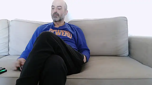 Snapshot of newsimo74 chatting on 02/02/25, 08:57 newsimo74 online show from 02/02/25, 08:57