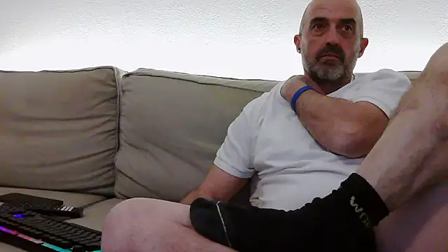 Snapshot of newsimo74 chatting on 02/17/25, 07:42 newsimo74 online show from 02/17/25, 07:42