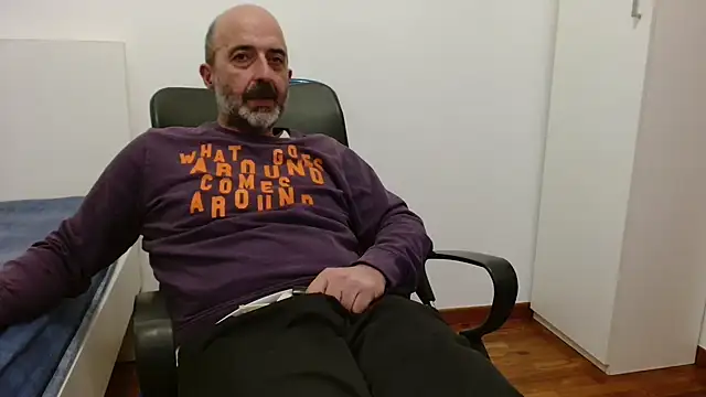 Snapshot of newsimo74 chatting on 11/01/25, 07:16 newsimo74 online show from 11/01/25, 07:16