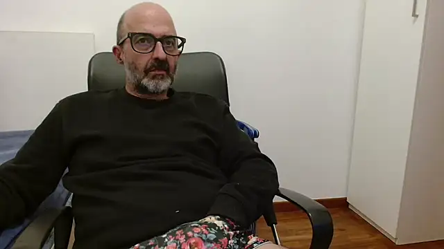 Snapshot of newsimo74 chatting on 11/04/25, 07:13 newsimo74 online show from 11/04/25, 07:13