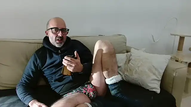 Snapshot of newsimo74 chatting on 11/14/25, 07:23 newsimo74 online show from 11/14/25, 07:23