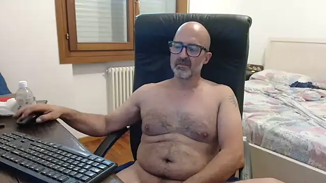 Snapshot of newsimo74 chatting on 06/23/26, 06:17 newsimo74 online show from 06/23/26, 06:17