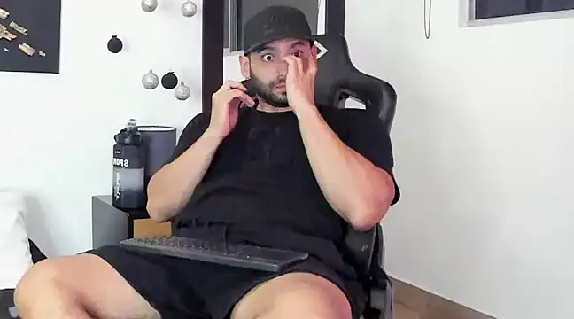 Dereck vega online show from 12/13/24, 01:04