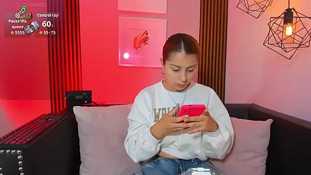 Nahiajhonson  online show from 03/27/26, 01:11