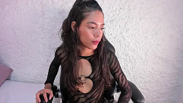 Snapshot of cate_martinez chatting on 12/11/24, 05:53 cate martinez online show from 12/11/24, 05:53