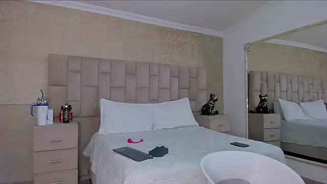 EmmaTorres  online show from 01/21/25, 08:32