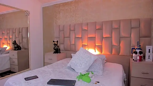 EmmaTorres  online show from 10/15/25, 09:59