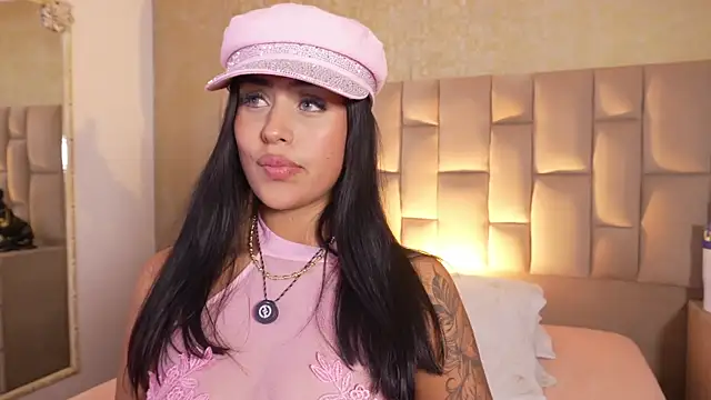 EmmaTorres  online show from 11/22/25, 08:30