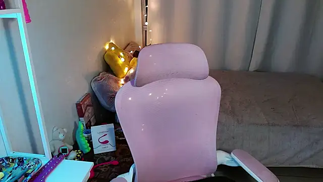 mily milk  online show from 02/16/25, 10:10