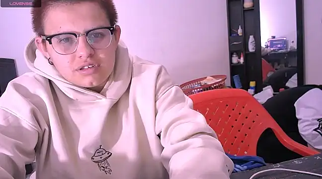 Snapshot of tatsumi_nao chatting on 12/15/24, 03:24 tatsumi nao online show from 12/15/24, 03:24