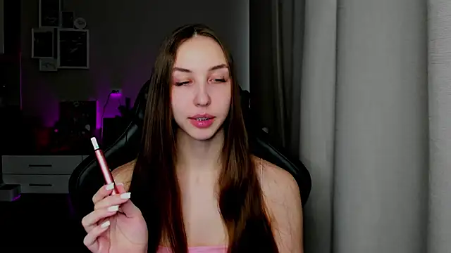 Snapshot of Sm0ly chatting on 04/16/26, 02:12 Sm0ly online show from 04/16/26, 02:12
