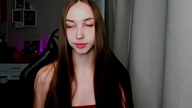 Snapshot of Sm0ly chatting on 04/29/26, 02:48 Sm0ly online show from 04/29/26, 02:48