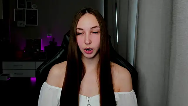 Snapshot of Sm0ly chatting on 05/18/26, 04:07 Sm0ly online show from 05/18/26, 04:07