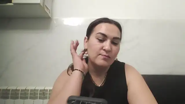 Snapshot of milfmomxx chatting on 09/25/25, 09:35 milfmomxx online show from 09/25/25, 09:35